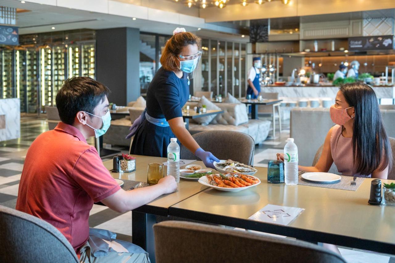 Novotel Chennai Sipcot Екстериор снимка A restaurant in Vietnam reopening after COVID-19 lockdown