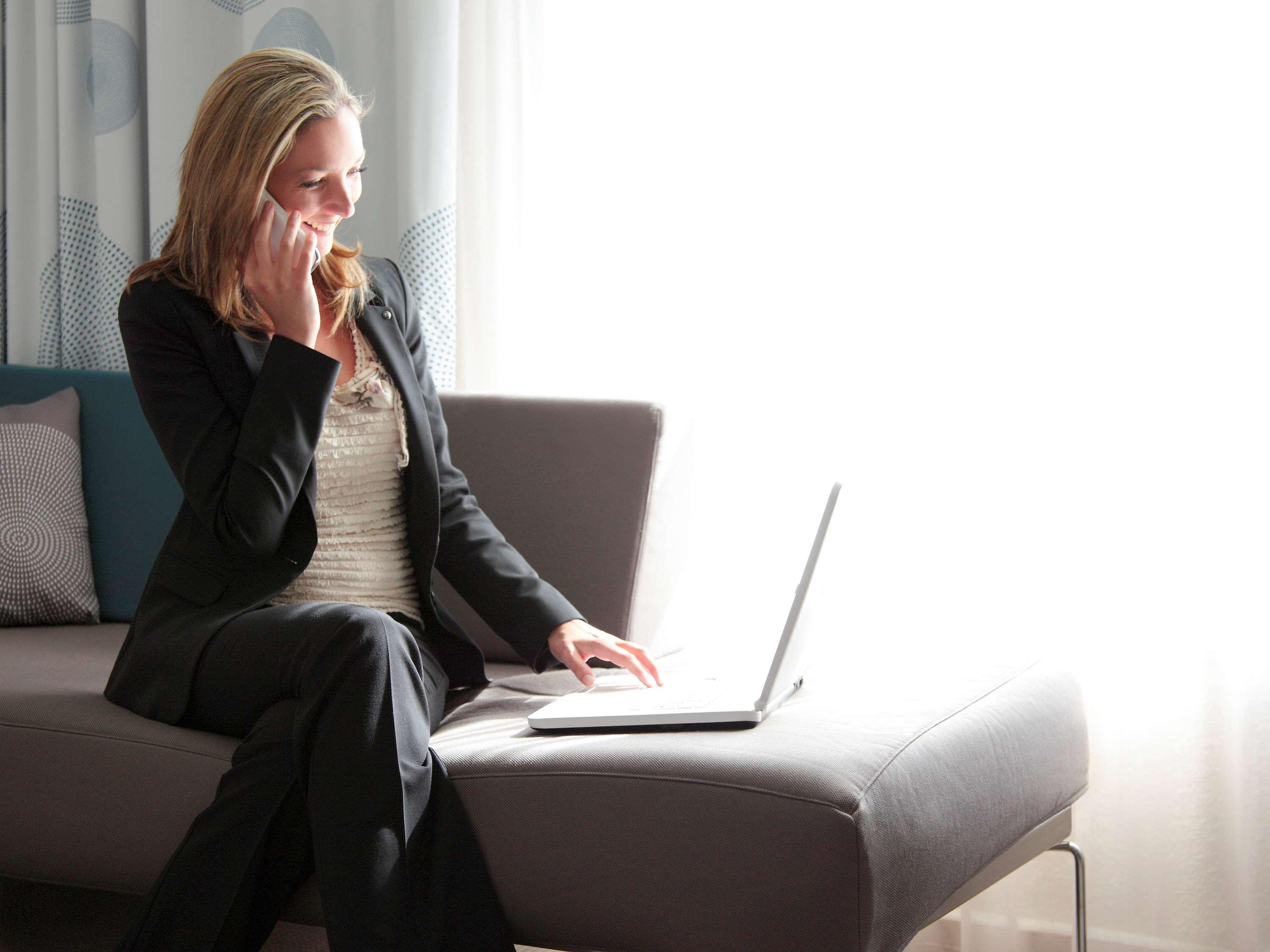 Novotel Chennai Sipcot Екстериор снимка A woman working from home