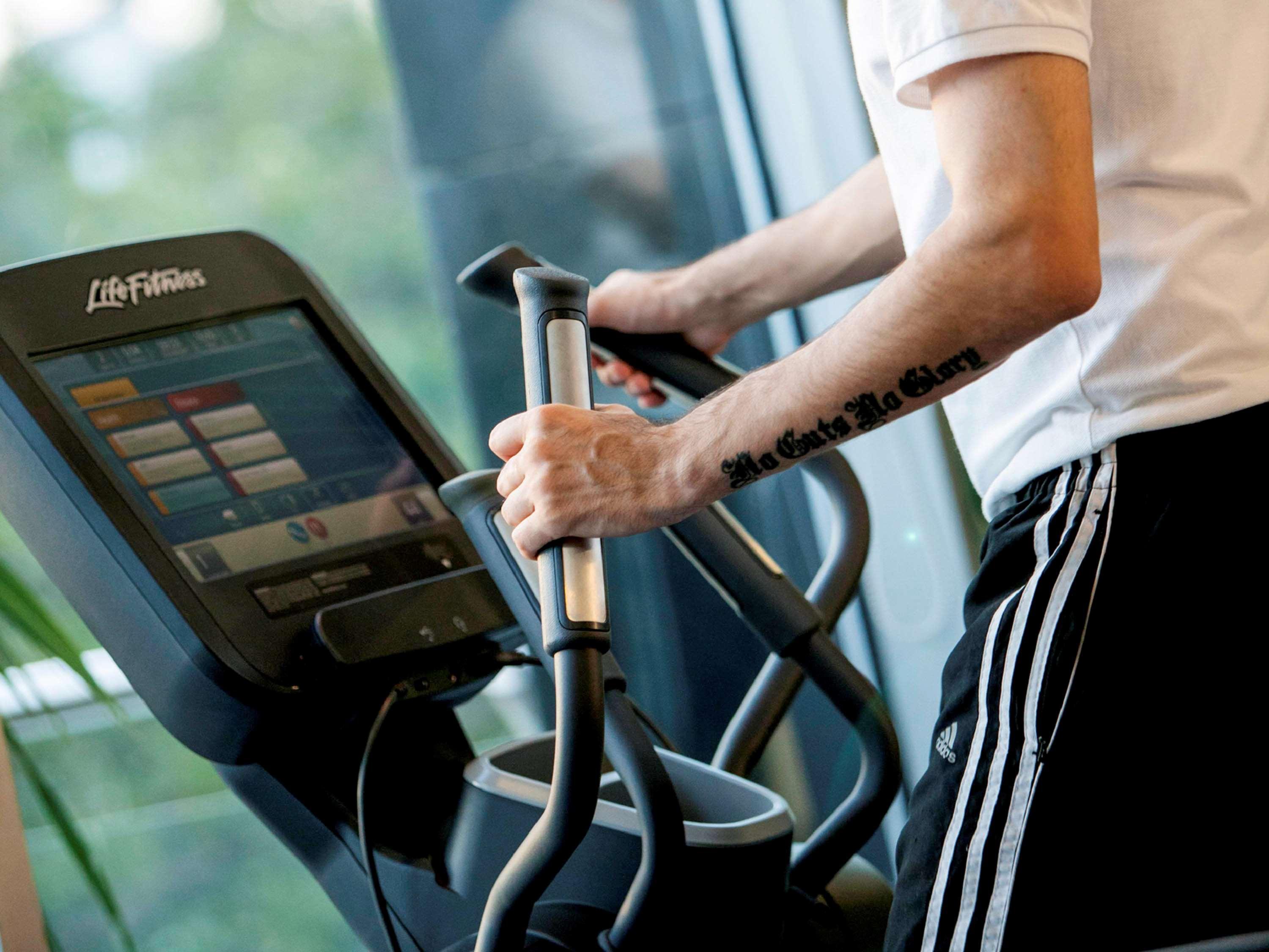 Novotel Chennai Sipcot Екстериор снимка A cross trainer
