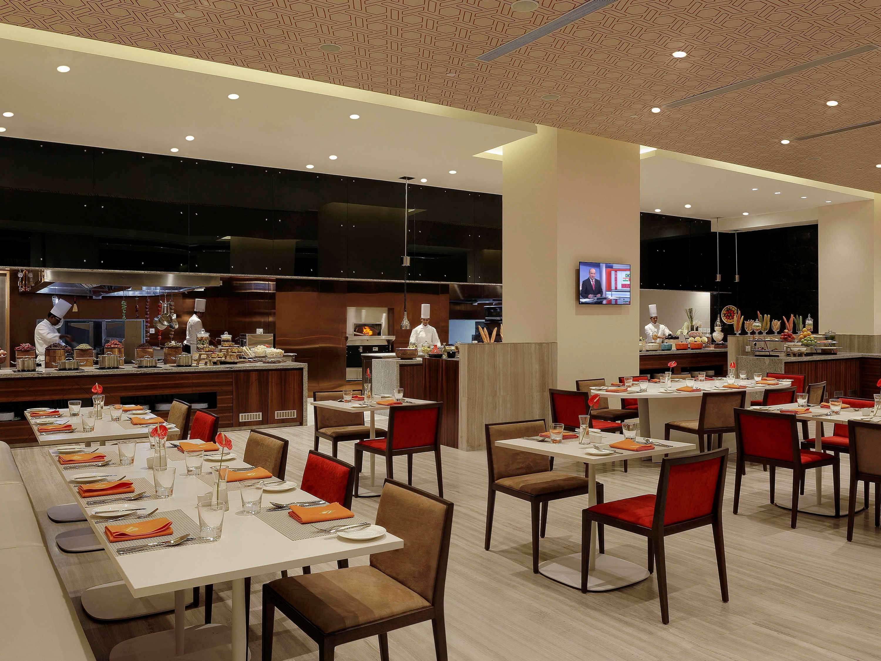 Novotel Chennai Sipcot Екстериор снимка The restaurant