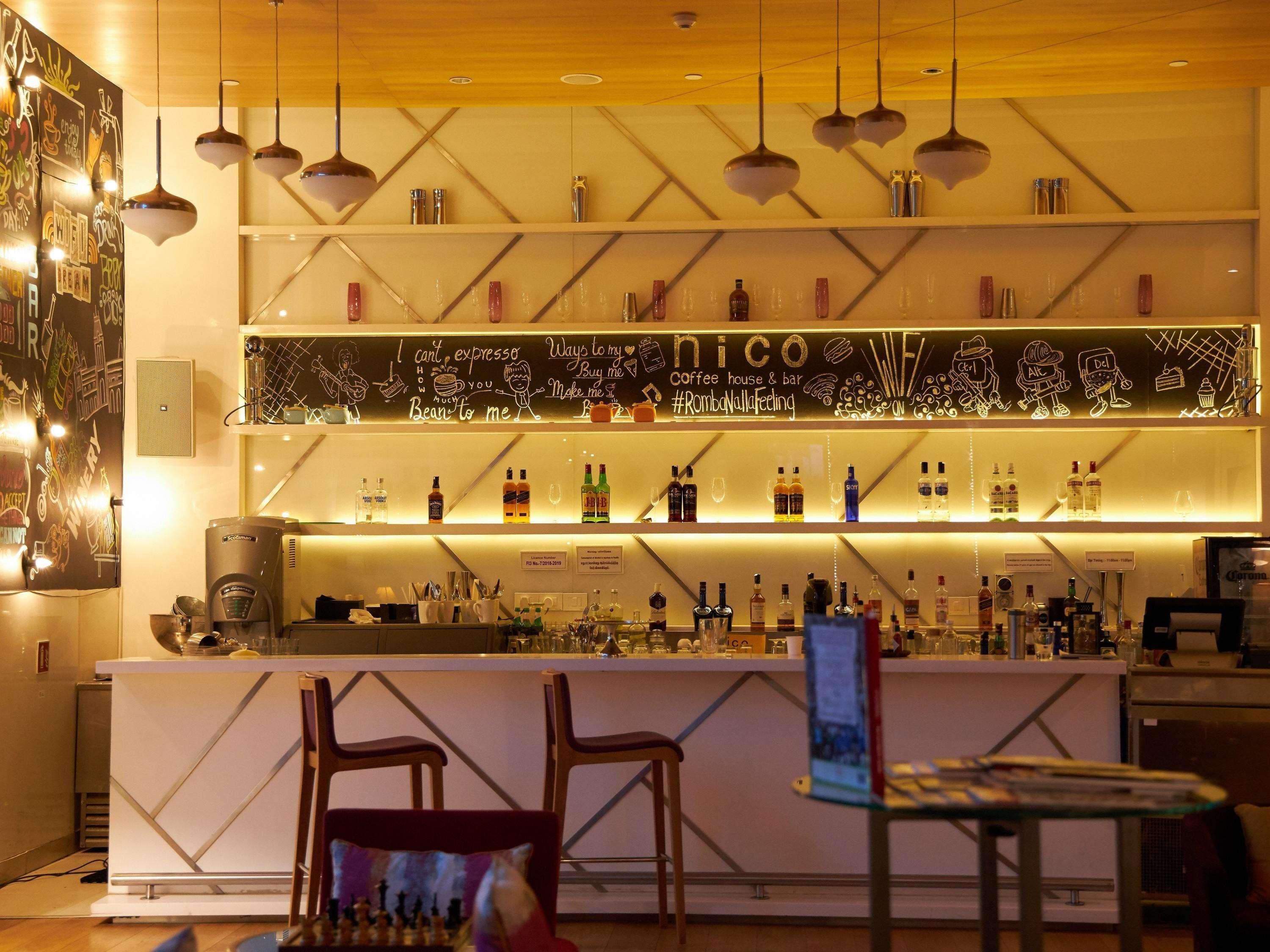 Novotel Chennai Sipcot Екстериор снимка The bar at the 1900 restaurant