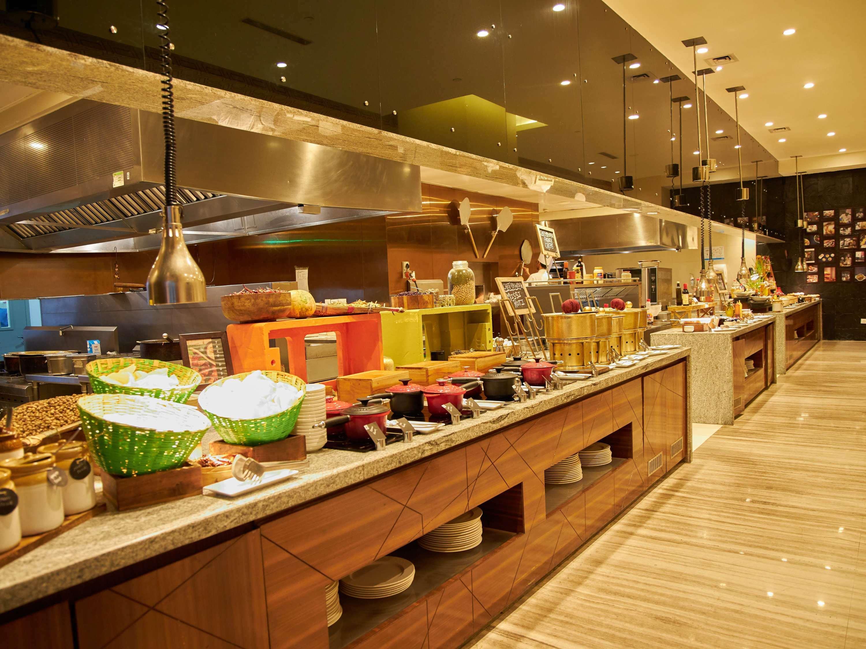 Novotel Chennai Sipcot Екстериор снимка The buffet at the hotel
