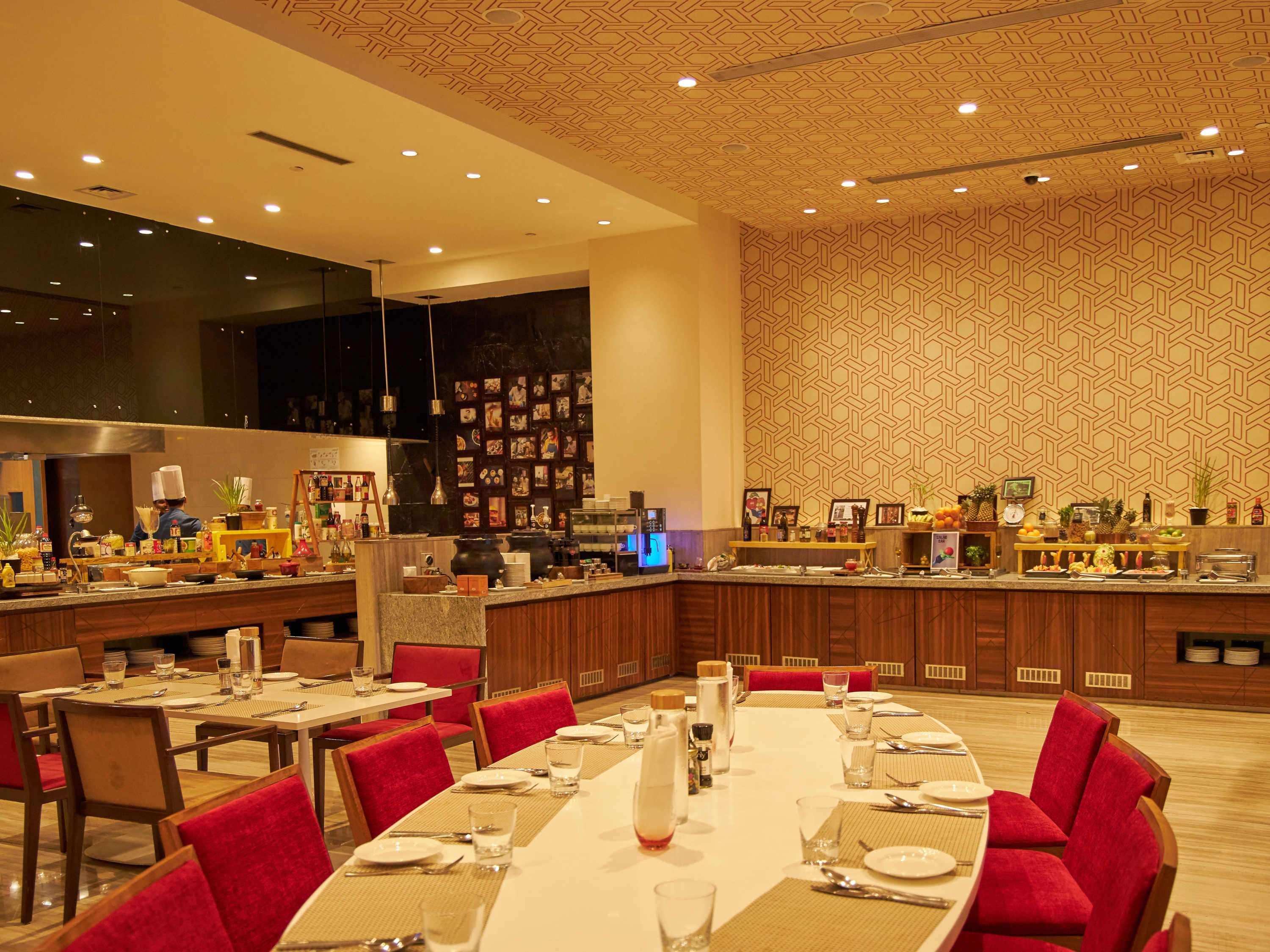 Novotel Chennai Sipcot Екстериор снимка The buffet at the hotel