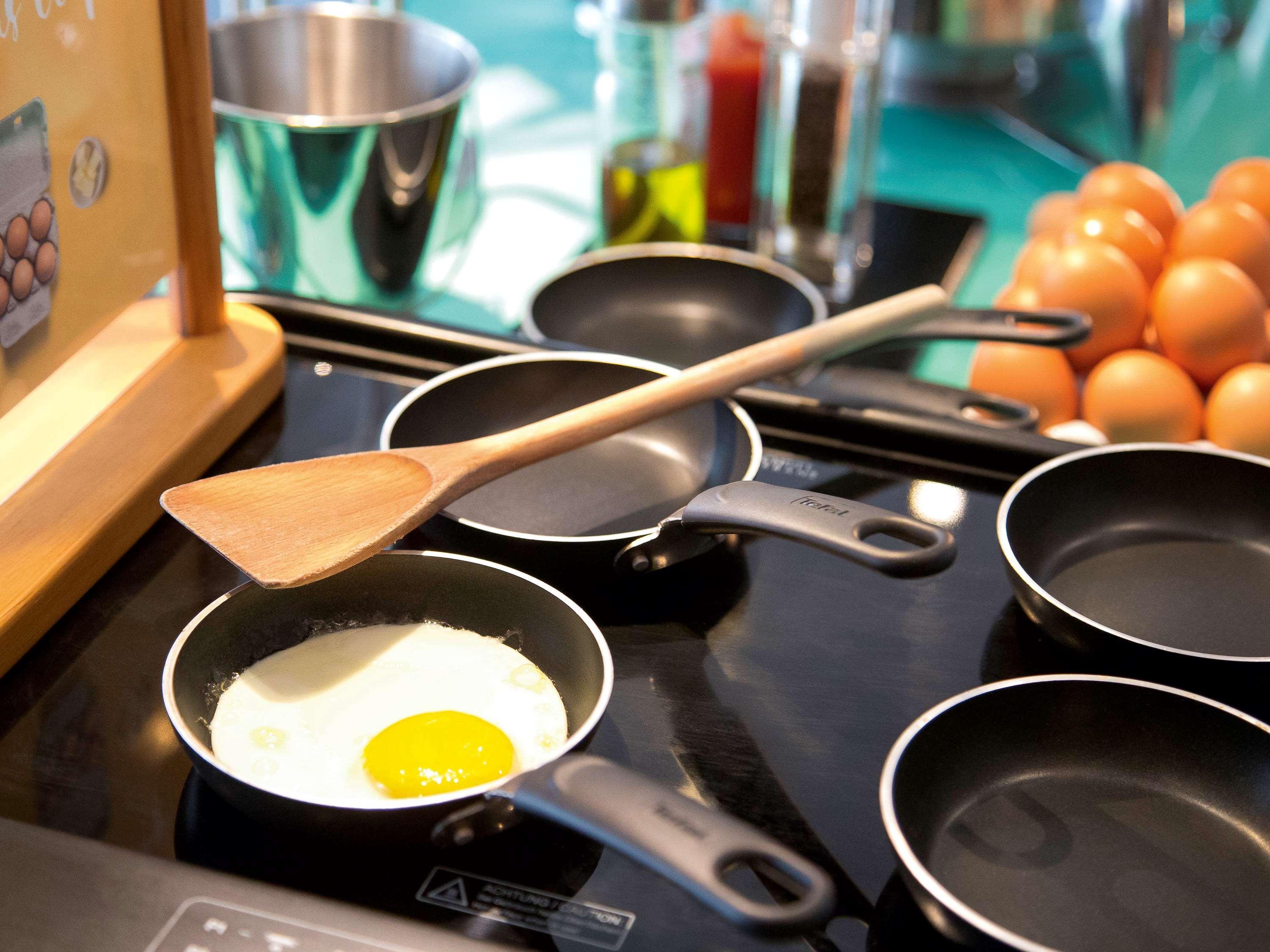 Novotel Chennai Sipcot Екстериор снимка Non-stick frying pans