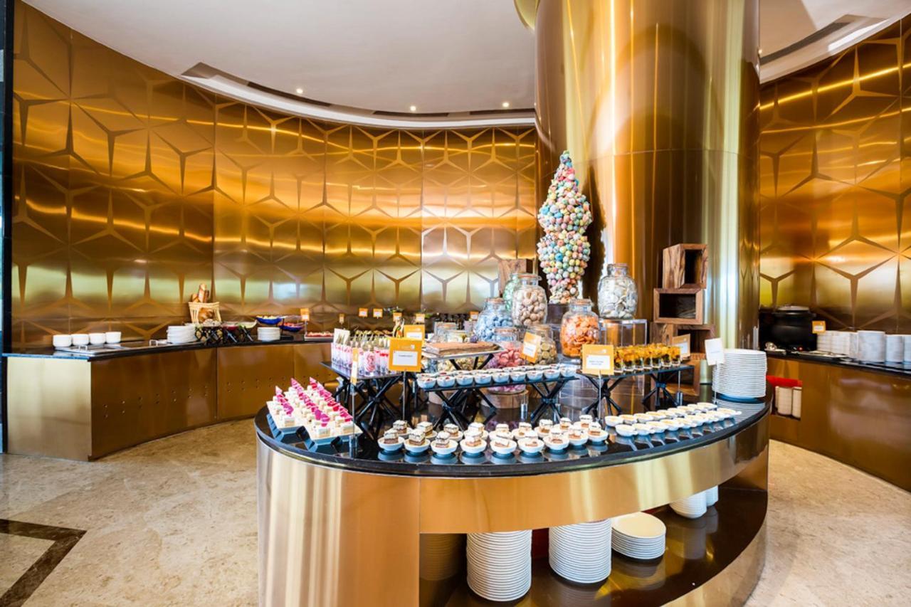 Novotel Chennai Sipcot Екстериор снимка The buffet at the lobby