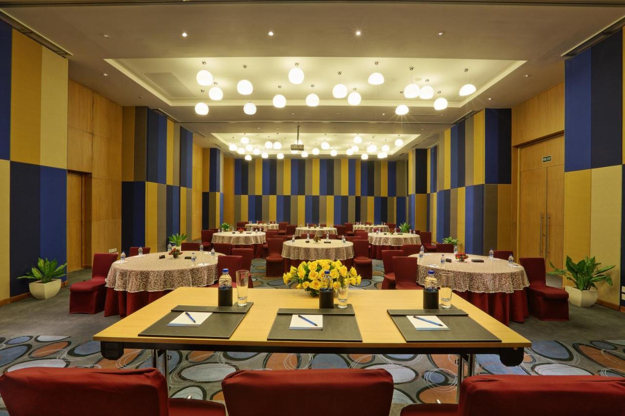 Novotel Chennai Sipcot Екстериор снимка Meeting room