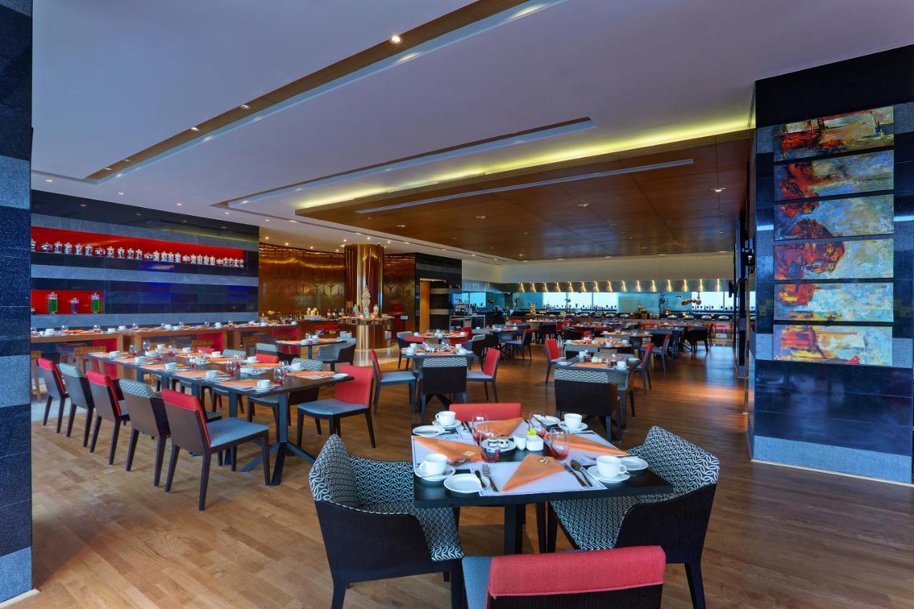Novotel Chennai Sipcot Екстериор снимка The interior of the restaurant