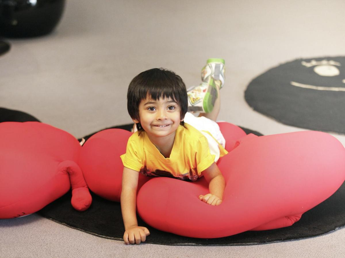 Novotel Chennai Sipcot Екстериор снимка A child playing with a bean bag