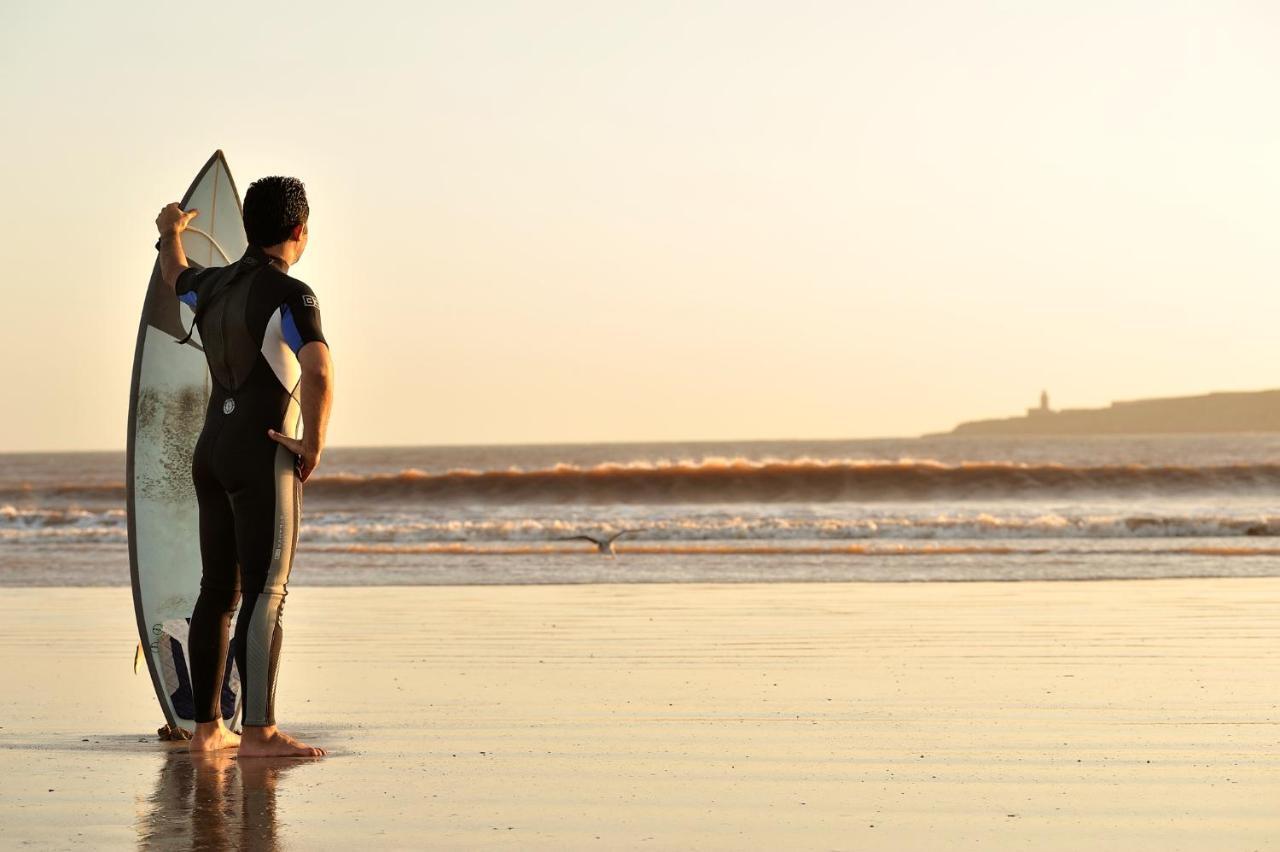Novotel Chennai Sipcot Екстериор снимка Surfer at the beach